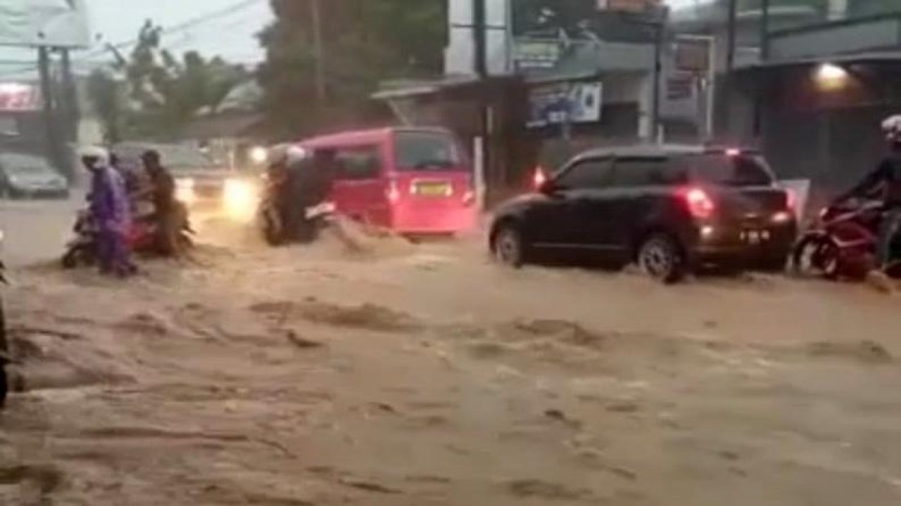 Banjir Sukabumi. (Inews)