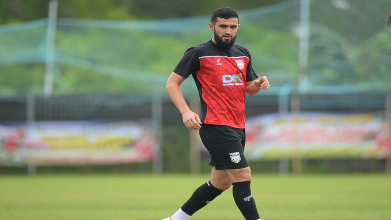 Bek asing Borneo FC, Javlon Guseynov