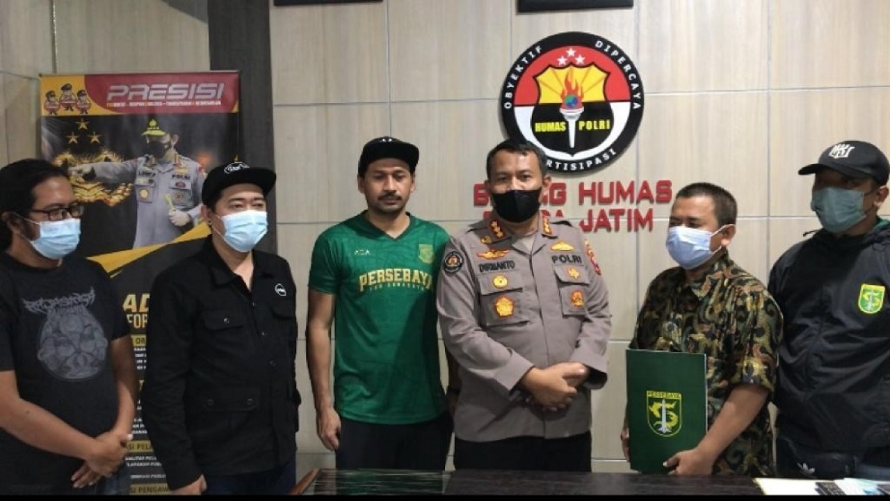 Bonek bersama Polda Jawa Timur
