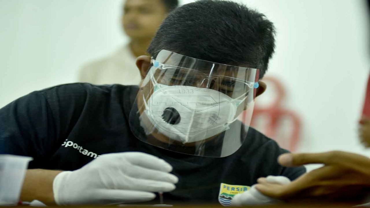 Dokter tim Persib, dr. Rafi Ghani