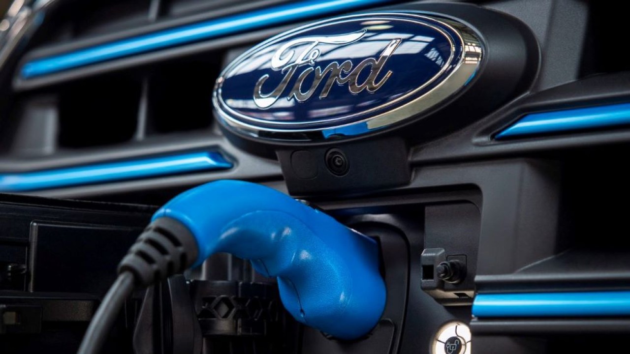 Ford berambisi masuk ke pasar kendaraan listrik. (The Verge)