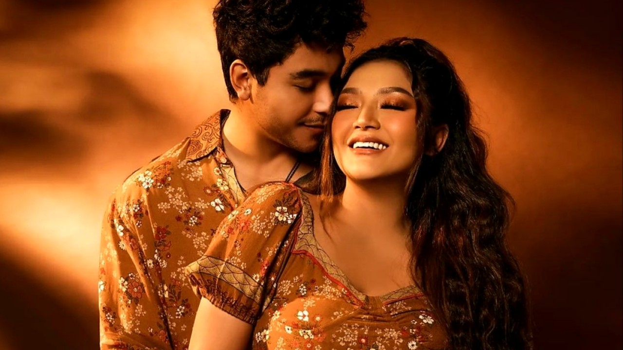 Foto Sibad bersama suami saat hamil besar. (Instagram)