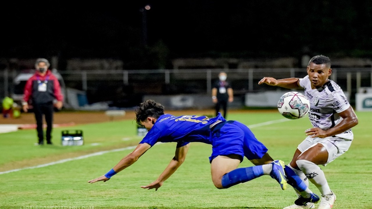 Gelandang Bali United, Eber Bessa