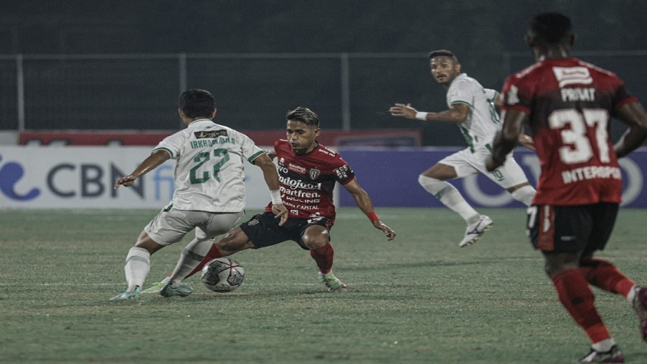 Gelandang tengah Bali United, Sidik Saimima