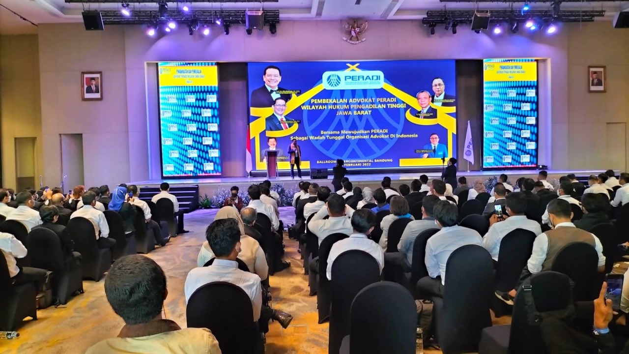 Ketua Umum PERADI Prof Otto Hasibuan Memberikan Kuliah Umum di Bandung, Kamis, (24/02/22) (Foto Saifal Ode)