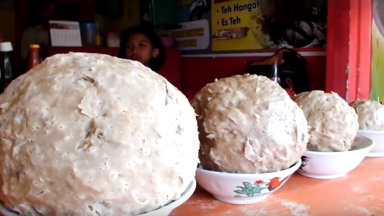 Ilustrasi kuliner bakso dengan berbagai ukuran. (forum.or.id)