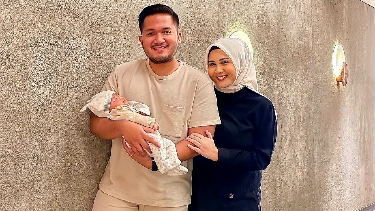 Keisha Ratuliu bersama suami dan anak. (Instagram)