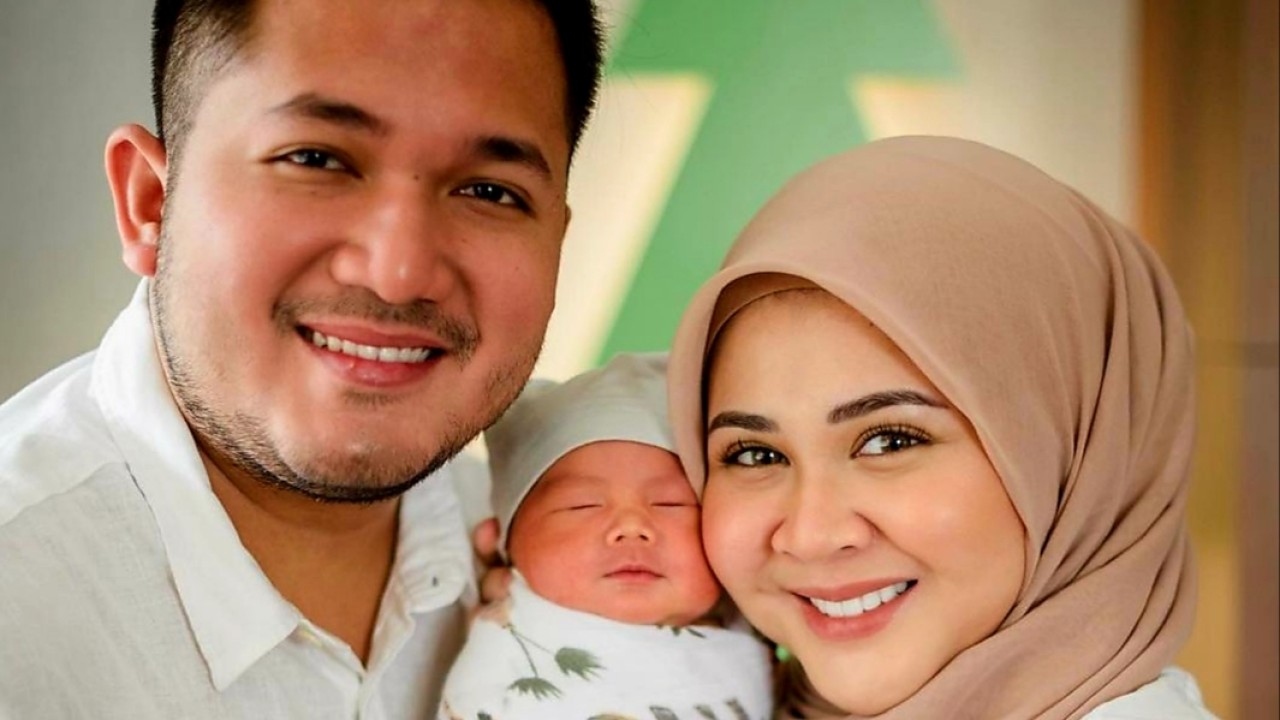 Kesha Ratuliu bersama suami dan anak. (Instagram)