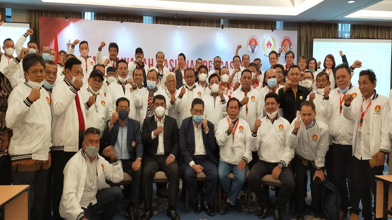 Ketua Umum PB Percasi masa bakti 2022-2026 diabadikan bersama dengan seluruh peserta Munas Percasi 2022