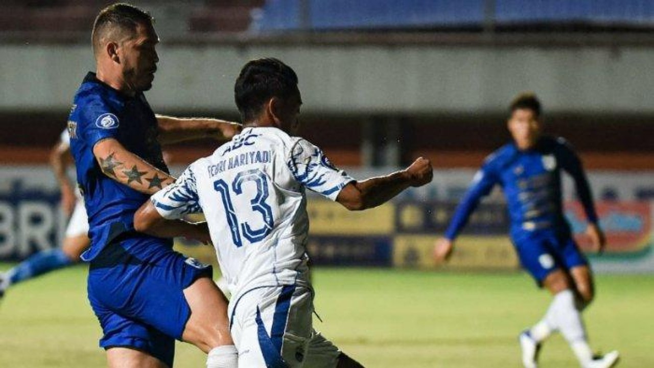 Laga Persib vs PSIS Semarang