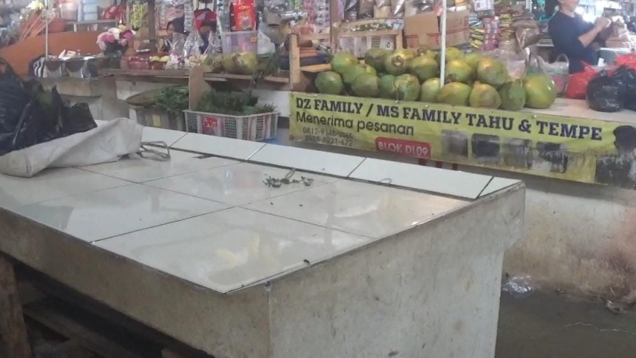 Kosong, lapak pedagang tahu dan tempe di pasar Soreang. (Saifal)