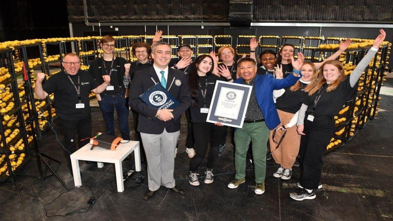 Royal Society of Chemistry memperoleh Guinness World Record. (Royal Society of Chemistry/Twitter/UPI)