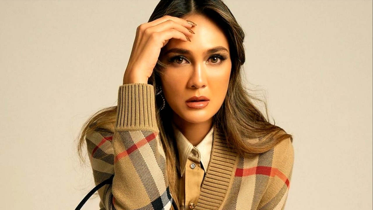 Luna Maya pernah berseteru dengan wartawan tahun 2009. (Instagram)