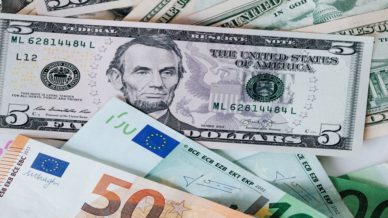 Mata uang dolar AS/ist