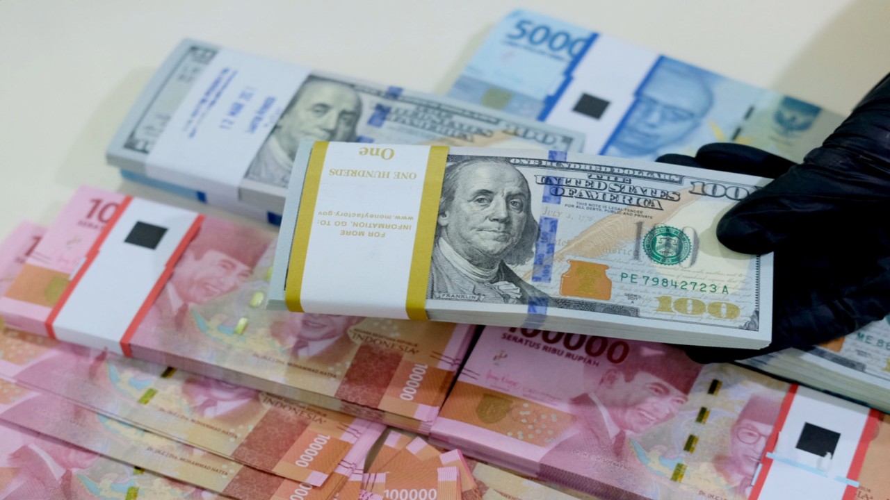 Mata uang dolar AS dan rupiah/ist