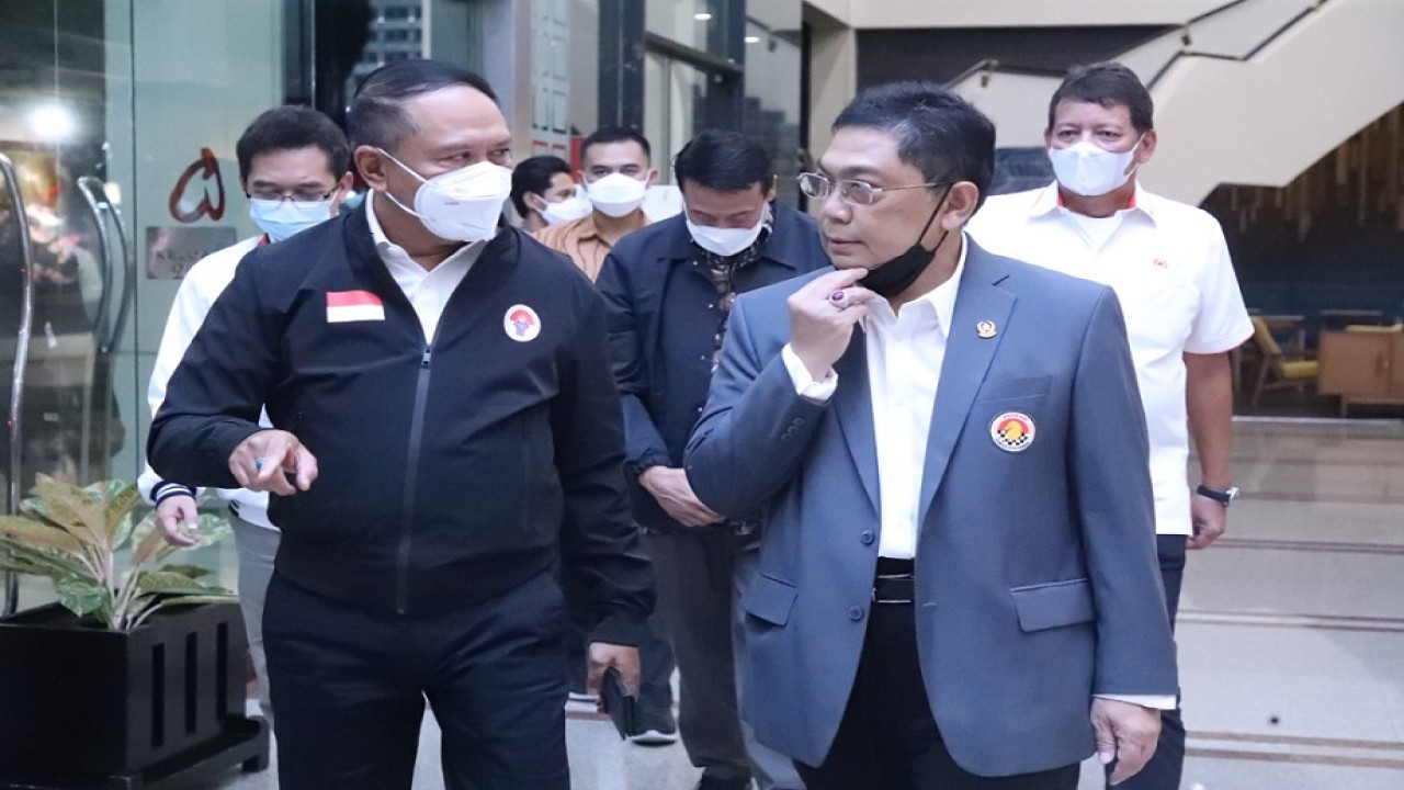 Menpora Zainudin Amali bersama GM Utut Adianto