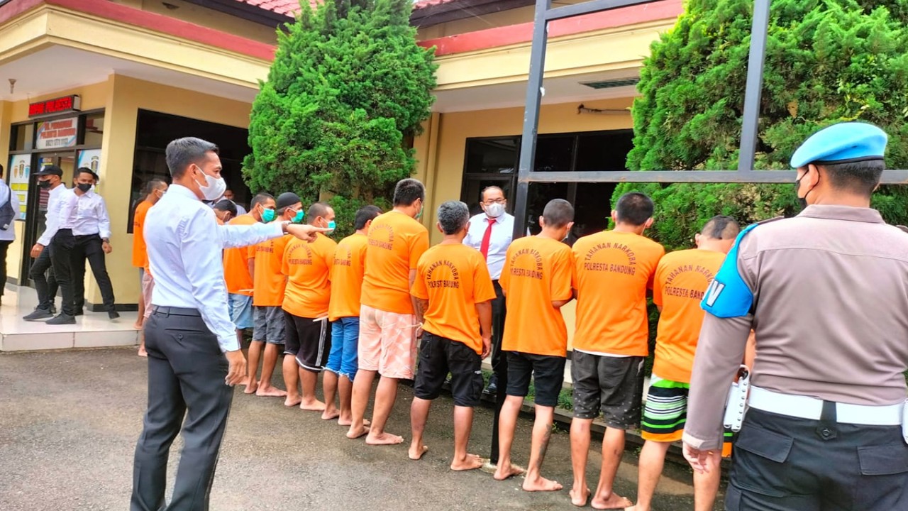 Para tersangka kasus narkoba yang berhasil diamankan Polresta Bandung