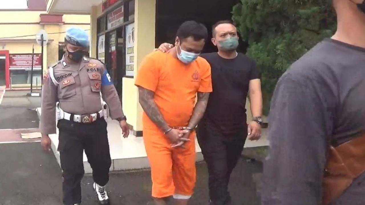 Pelaku begal saat digiring petugas kepolisian di polresta bandung, (18/02/22) (Saifal)