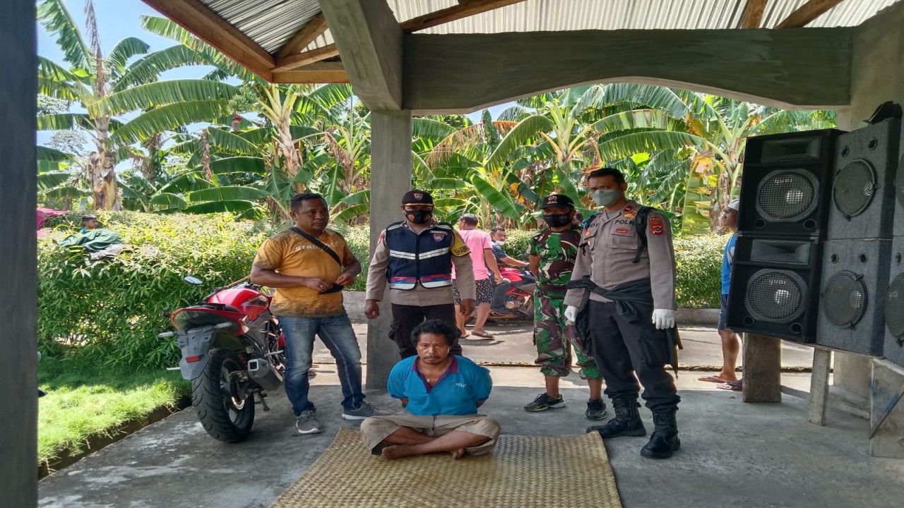 Pelaku saat diamankan aparat Kepolisian. Foto (istimewa)