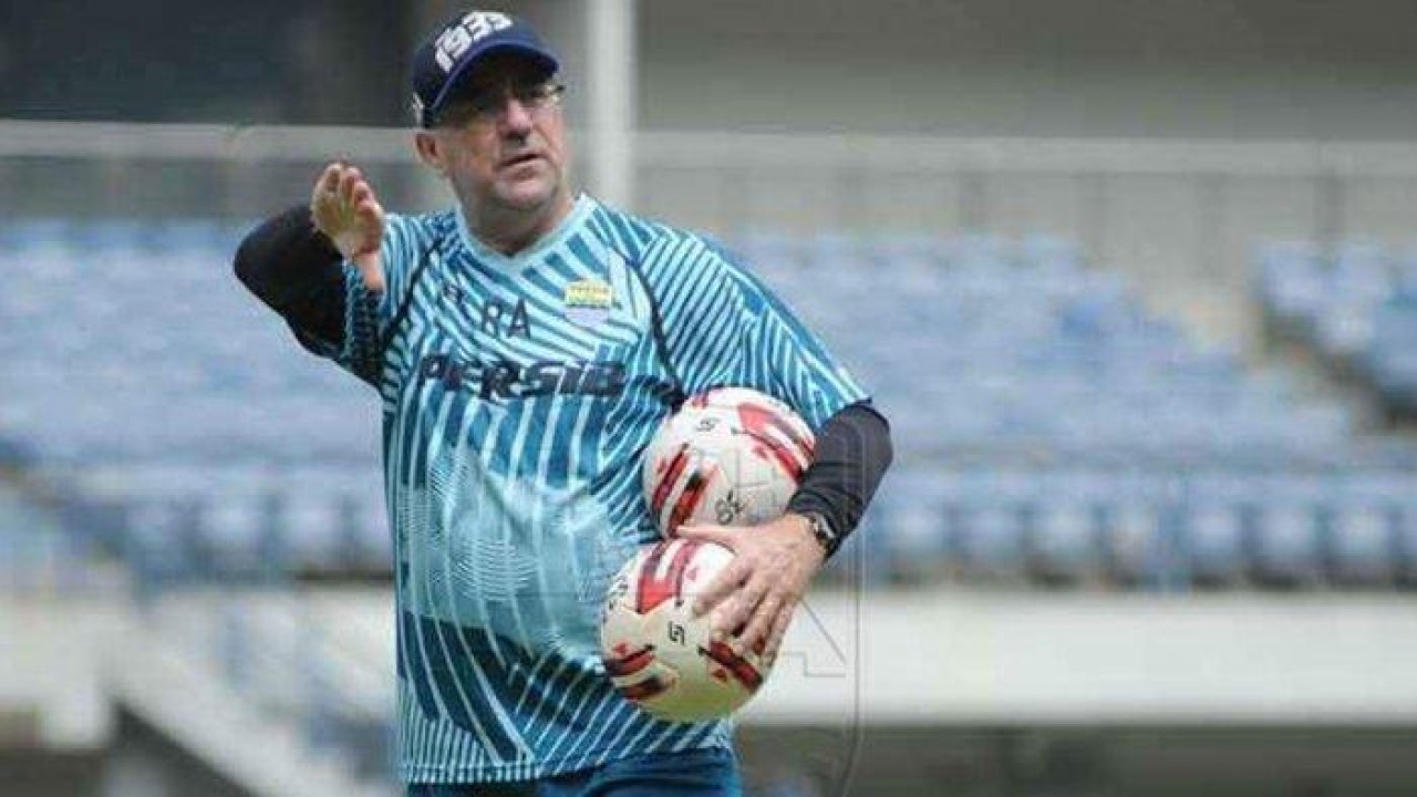 Pelatih Persib, Robert Alberts