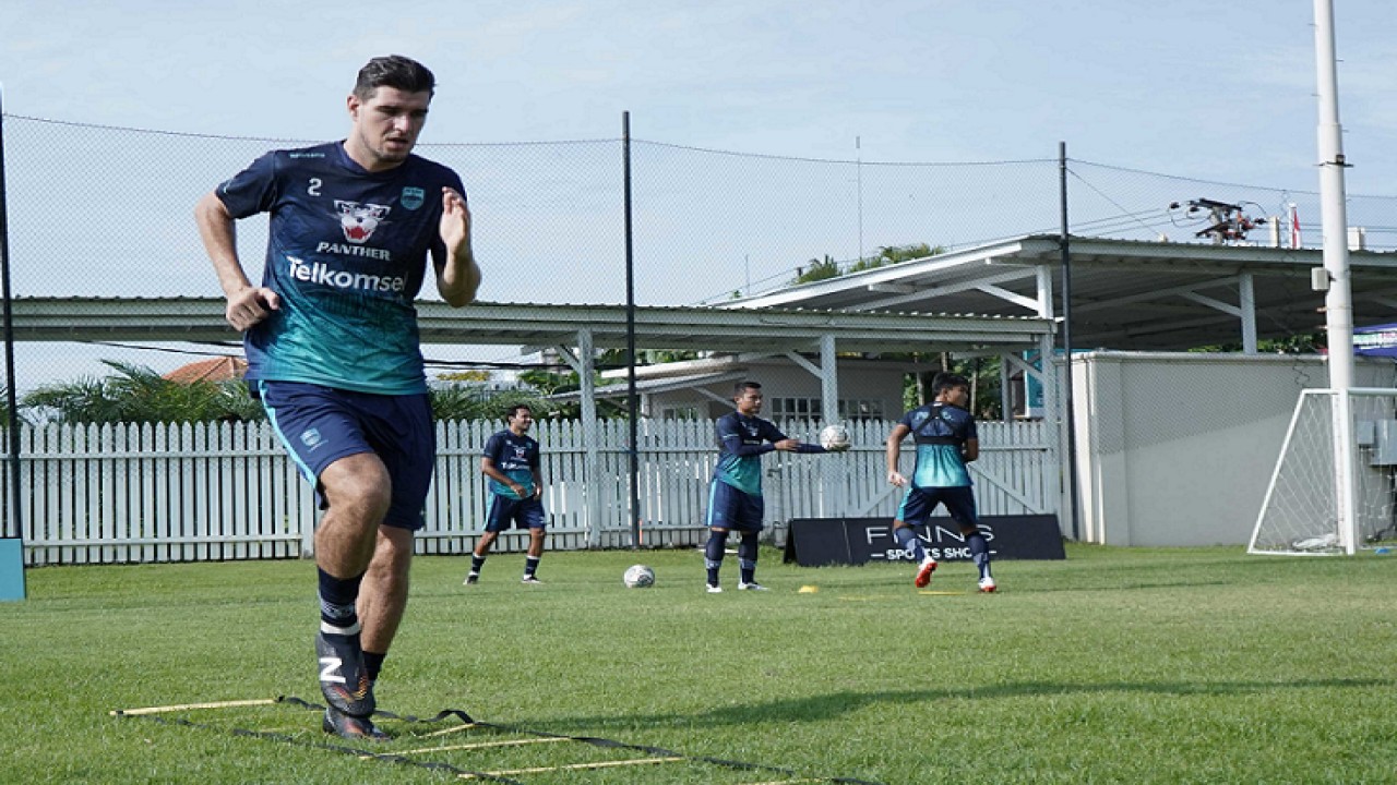 Pemain Persib latihan