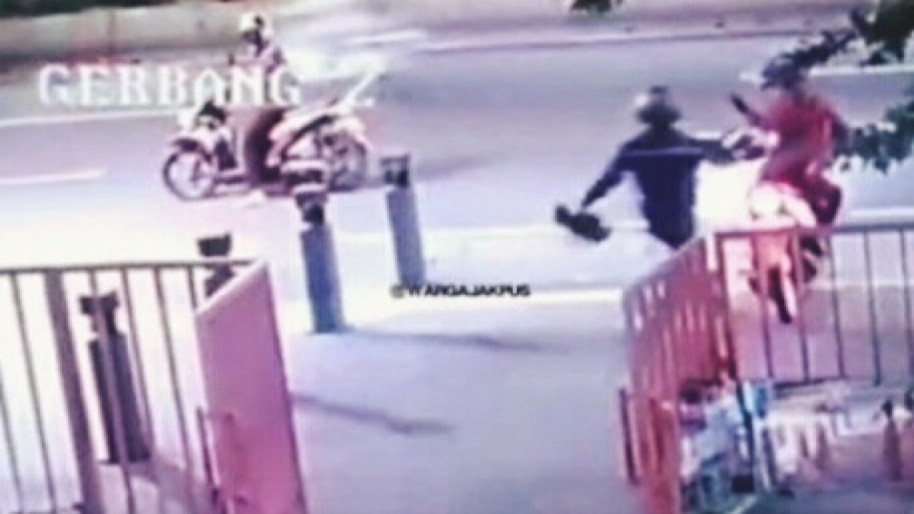 Pembacokan depan RS St. Carolus, Jakarta Pusat.