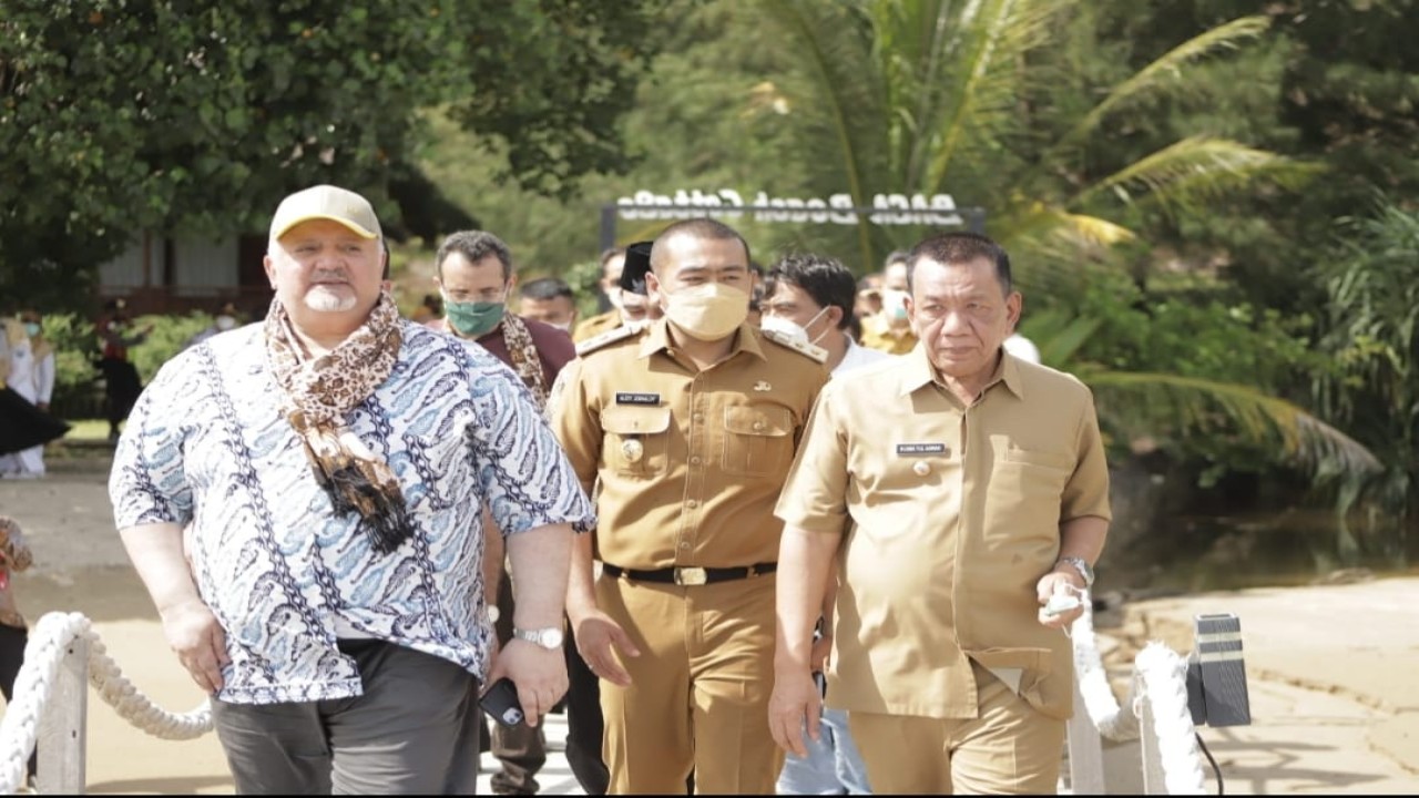 H.E Esam bin Ahmed Abed Al Thaqafi Dubes berangkat didampingi Wakil Gubernur Sumbar, Audy Joinaldy.