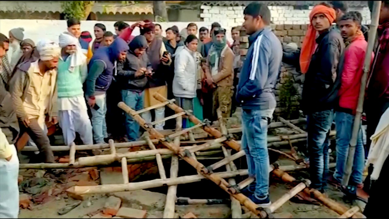 Warga langsung menutup sumur yang menyebabkan tewasnya 13 perempuan saat pesta pernikahan di India/ist