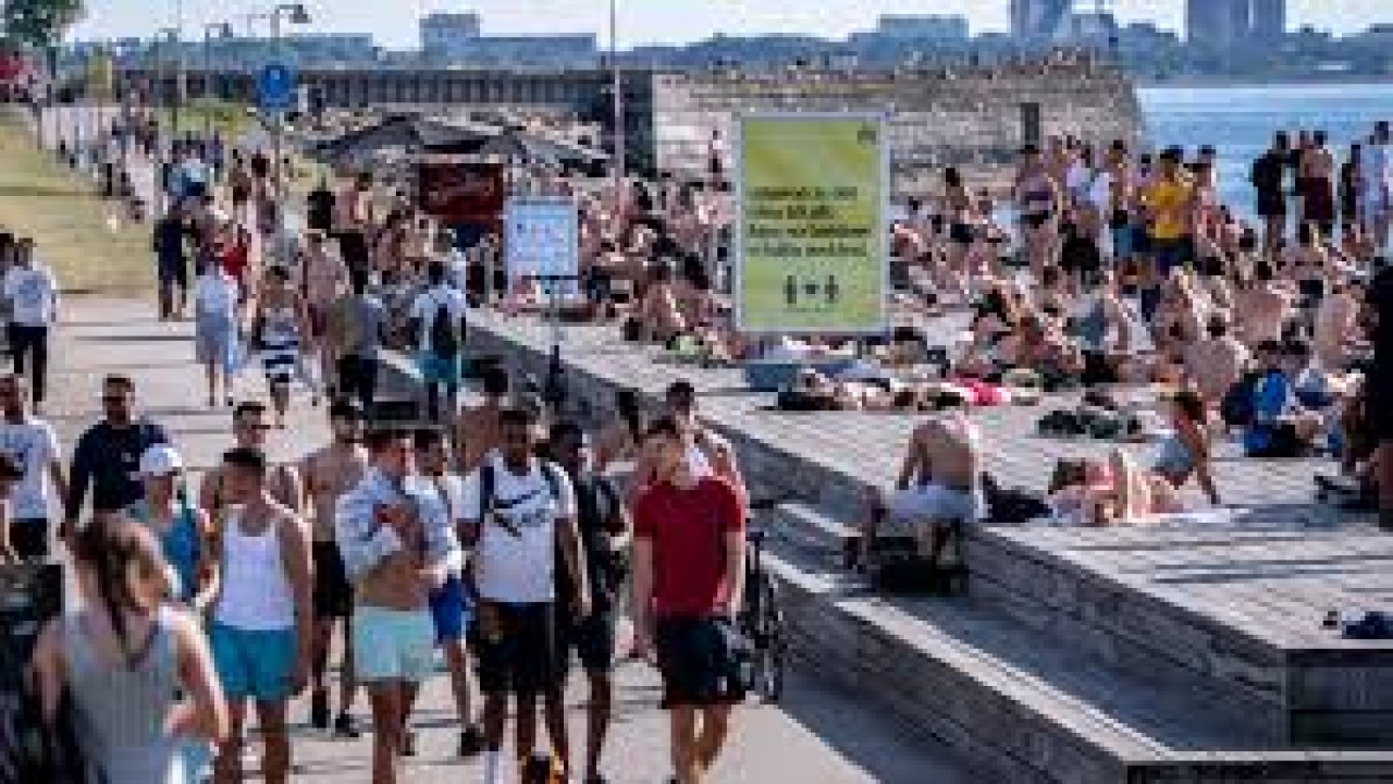 Warga Swedia kini bebas berkerumun dan tak memakai masker setelah pemerintahnya mencabut pembatasan covid-19/ist