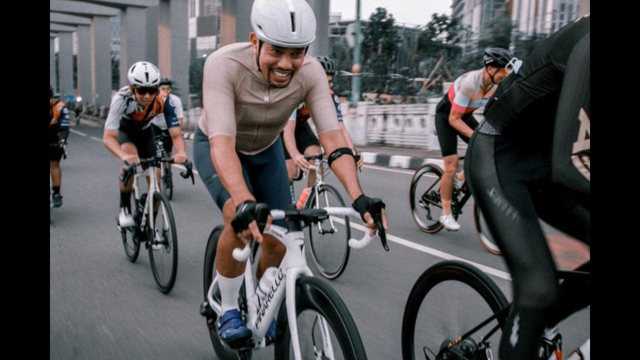 Ahmad Sahroni saat bersepeda. (Net)