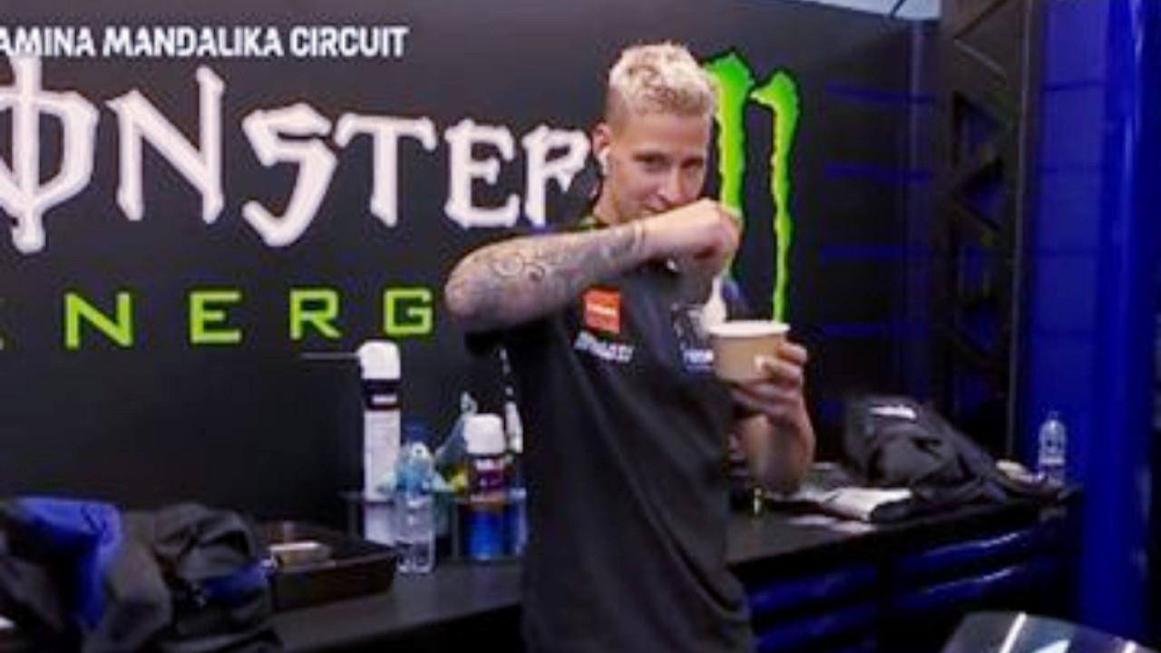 Aksi Fabio Quartararo tirukan gaya pawang hujan Rara/net