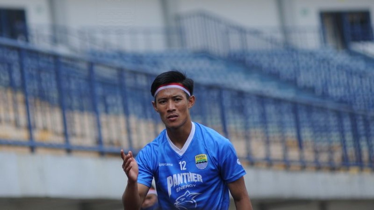 Bek Persib, Henhen Herdiana