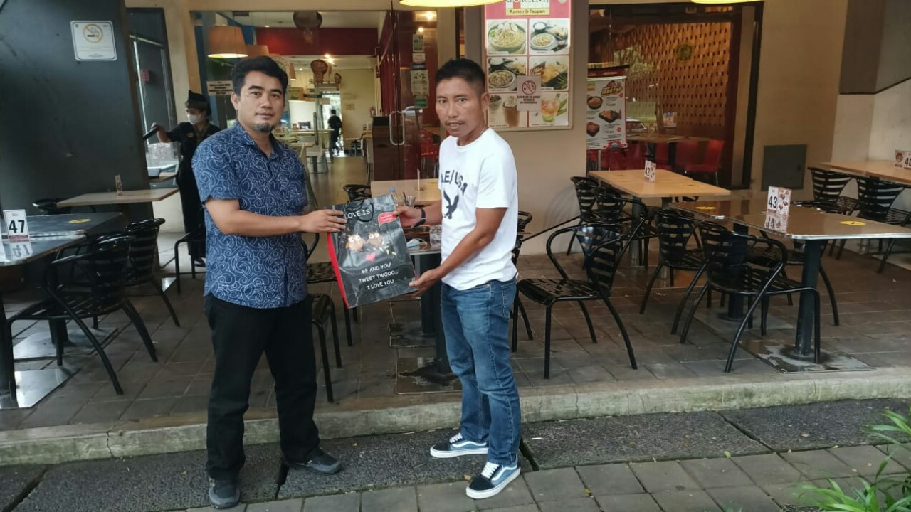 Ketua DPW Federasi Serikat Pekerja Metal Indonesia (FSPMI) Jawa Barat (Jabar) Suparno bersama perwakilan Baintelkam Polri.