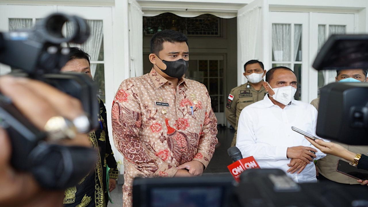 Gubsu Edy Rahmayadi (berbaju putih) dan Wali Kota Medan Bobby Nasution/ist