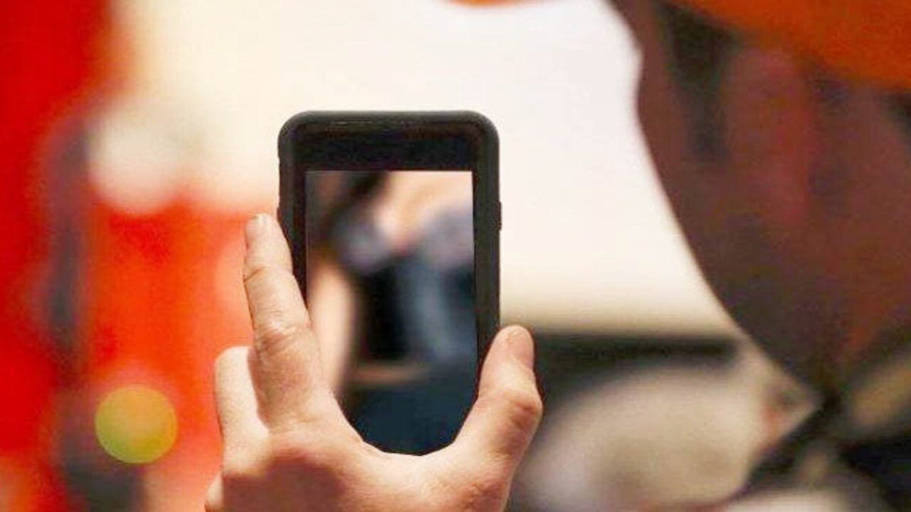 Ilustrasi tayangan live show bugil selebgram cantik di Pasuruan/ist