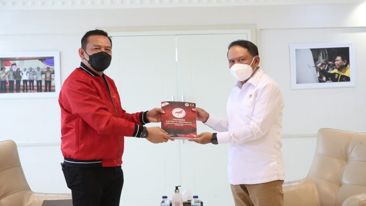 Ketua Harian PBESI, KomJen Pol.Drs. Bambang Sunarwibowo bersama Menpora Zainudin Amali