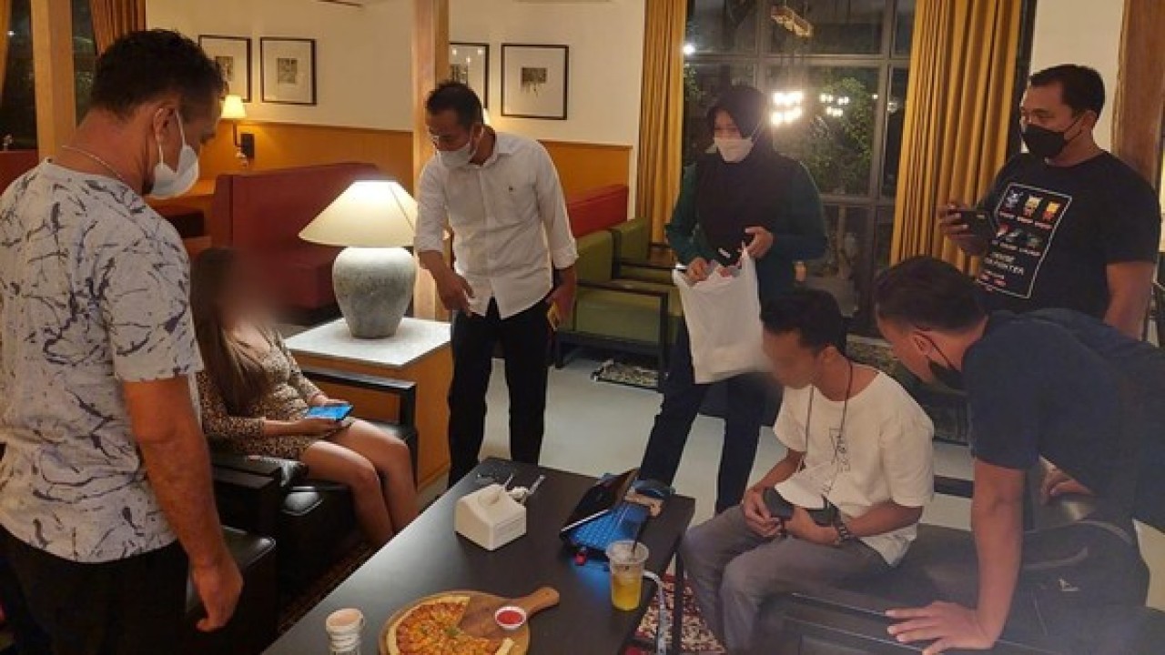 KH saat digerebek polisi. (Ist)