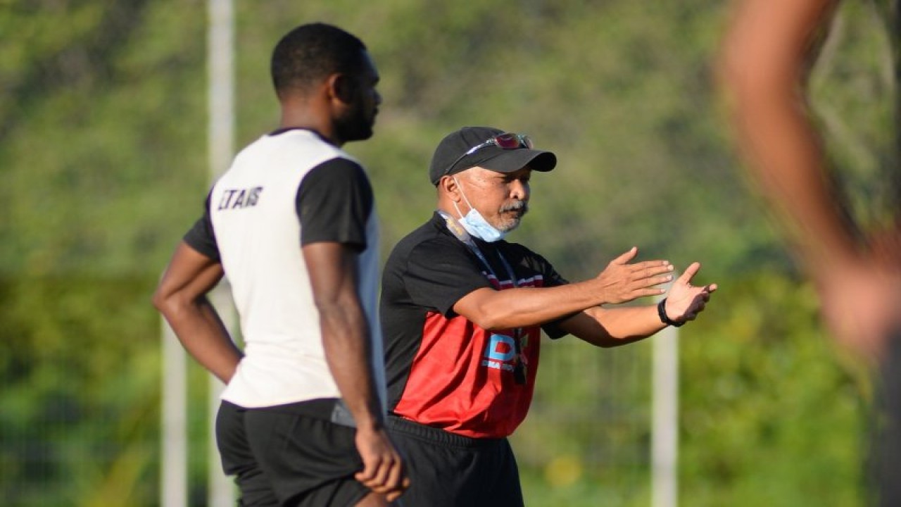 Pelatih Borneo FC, Fakhri Husaini