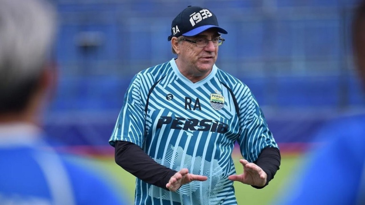  Pelatih Persib, Robert Alberts