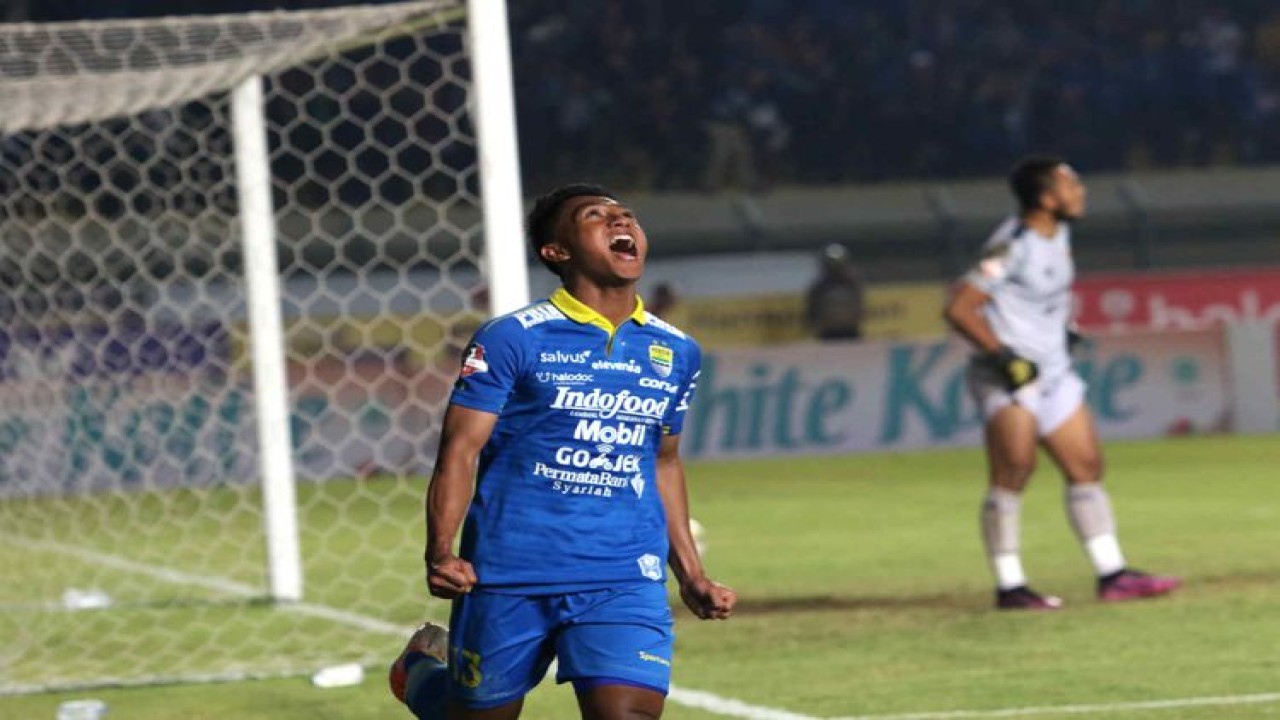 Pemain Persib Febri Haryadi