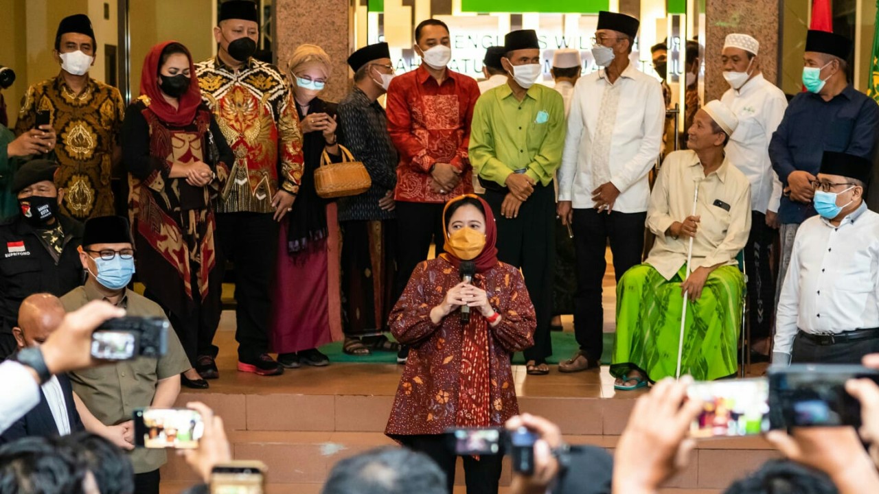 Ketua DPR RI Puan Maharani saat berkunjung ke kantor PWNU Jatim.