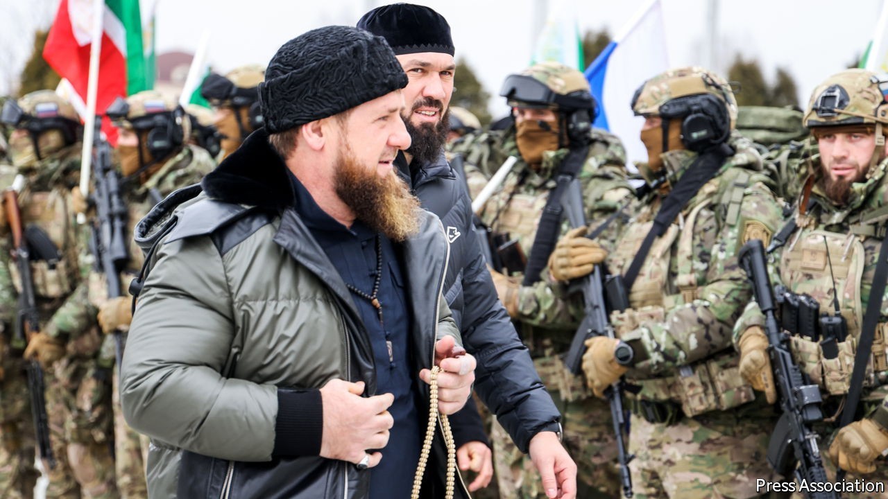 Ramzan Kadyrov bersama pasukan Chechen. (Net)