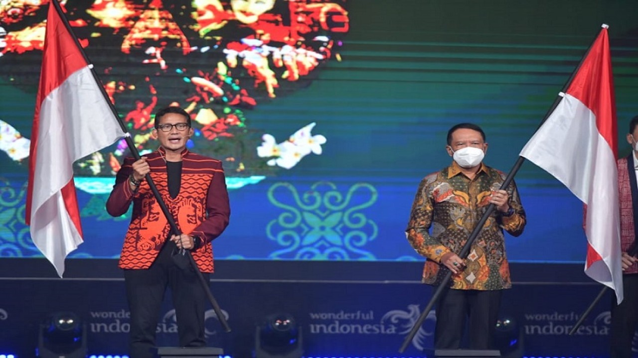 Sandiaga Uno bersama Zainudin Amali