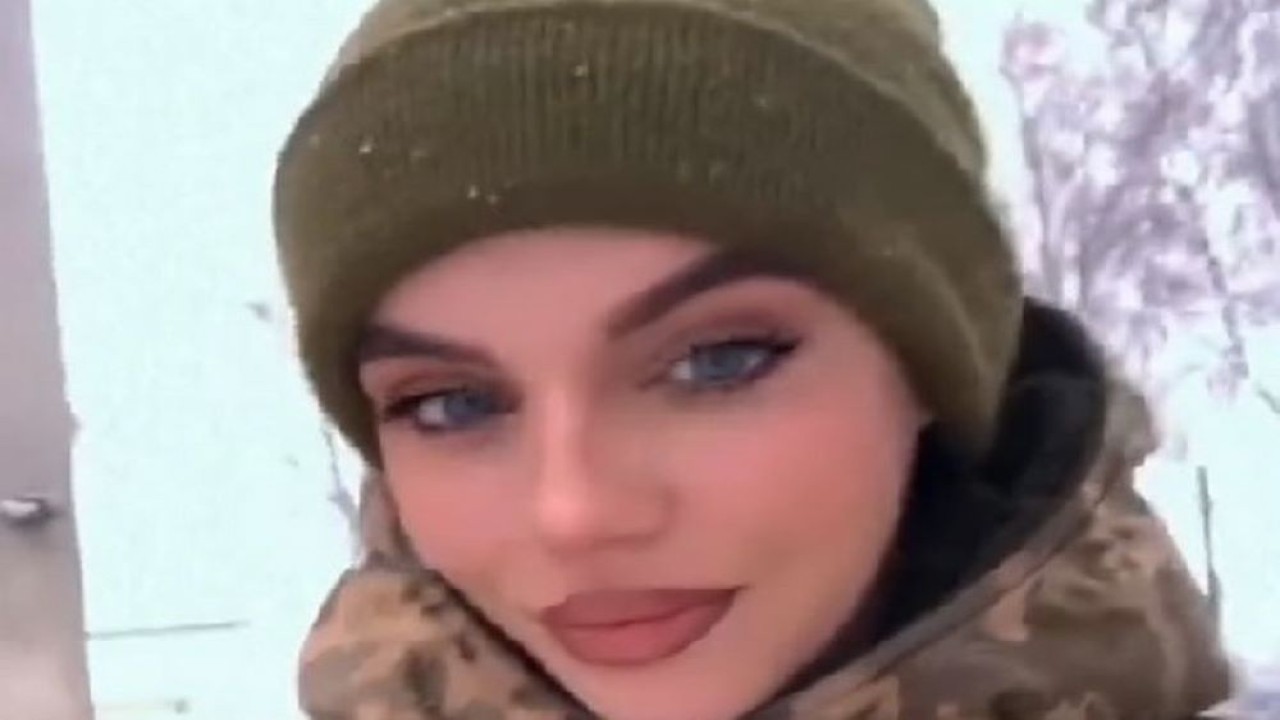 Tentara cantik Ukraina terus melawan Vladimir Putin yang melakukan invasi. (@katiusha288/TikTok/Daily Star)