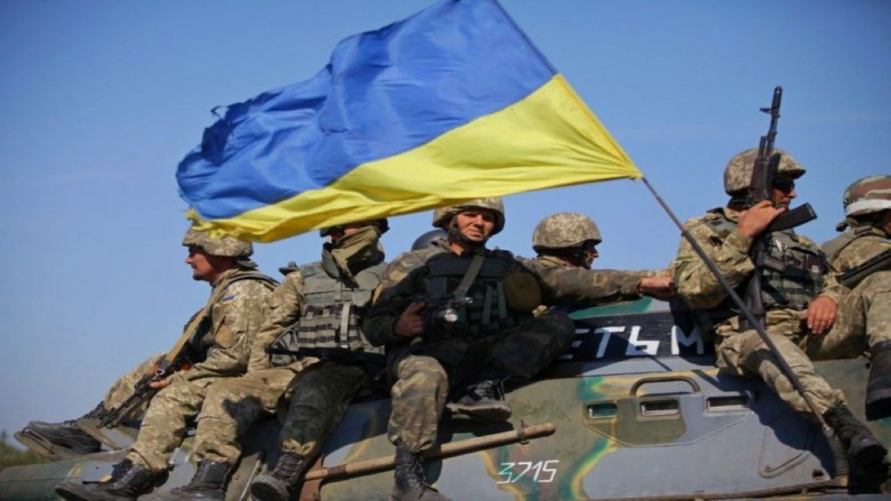 Angkatan Bersenjata Ukraina dalam siaga penuh. (UNIAN)