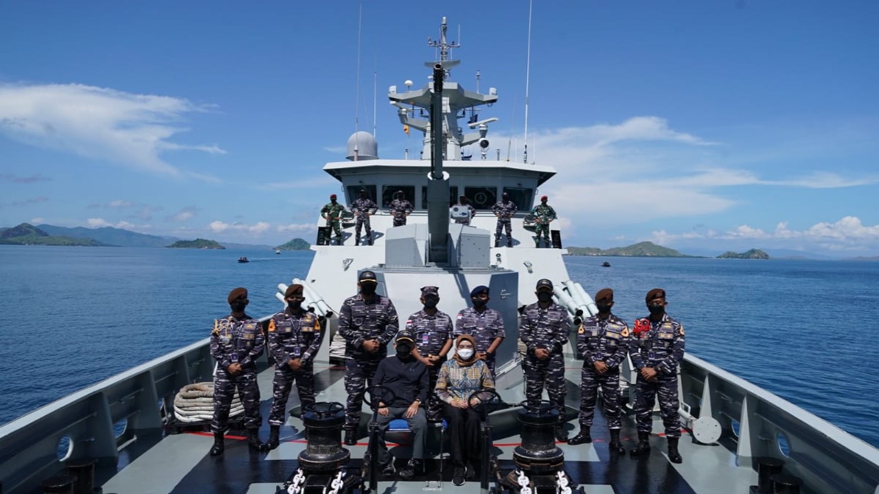 Wakil Presiden (Wapres) K.H. Ma’ruf Amin bersama Ibu Hj. Wury Ma’ruf Amin menyempatkan diri untuk melakukan wisata bahari. (wapresri.go.id)