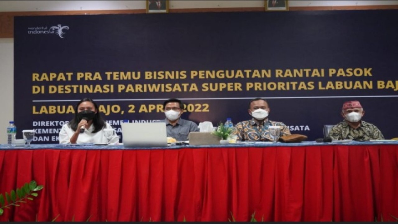 Rapat Pra Temu Bisnis Penguatan Rantai Pasok di DPSP Labuan Bajo secara hybrid di La Prima Hotel pada Sabtu (2/4/2022) pagi. Foto (istimewa)