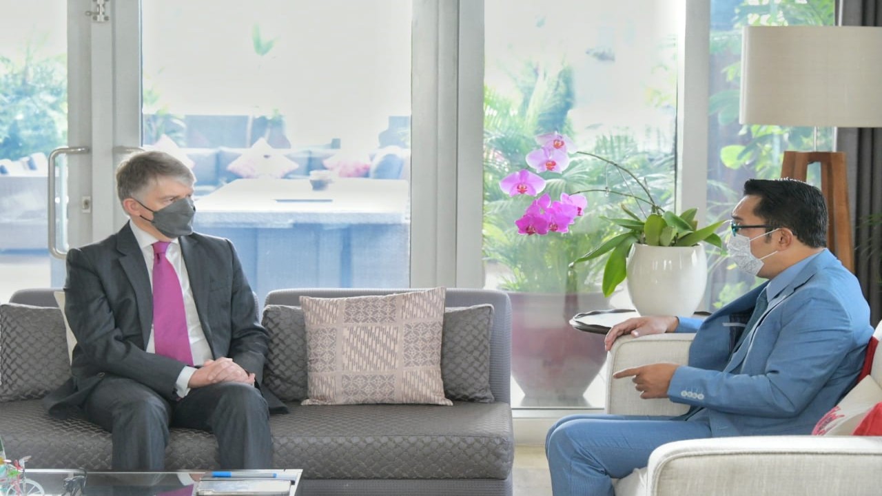 Gubernur Jabar sedang membahas kerjasama