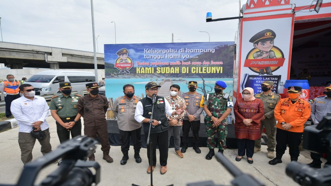 Gubernur Jabar meninjau arus mudik Cileunyi