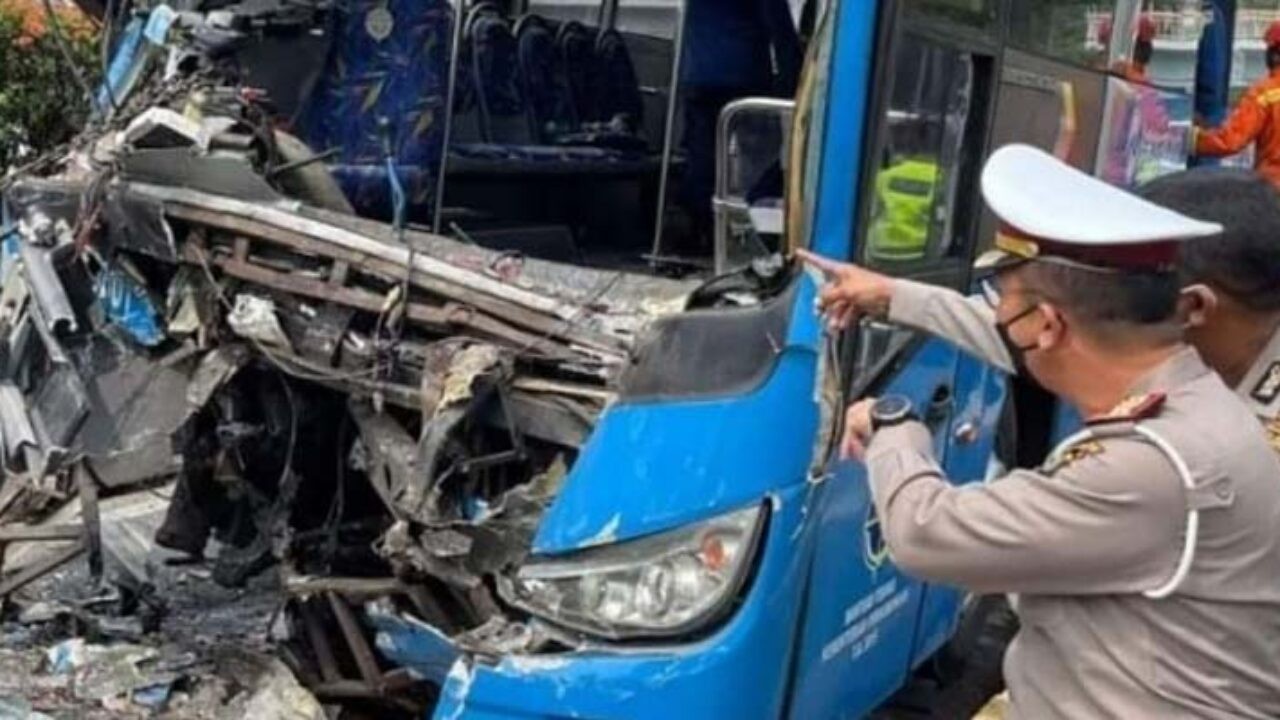 Ilustrasi bus TransJakarta mengalami kecelakaan/ist